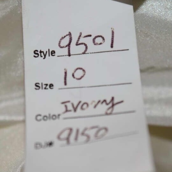 Reem Acra Rich Wedding Dress Size 10 in Ivory - Style Name is Rich - Sample - Picture 11 of 13